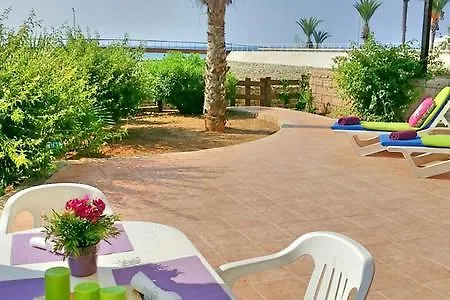 Larnaka Beach House 3 0*, Larnaca